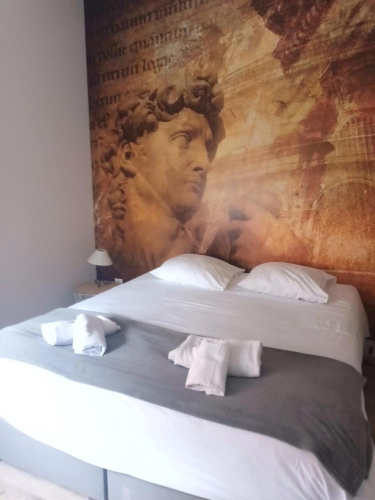 Suite Premium Le Figaro 1 Épernay Buitenkant foto