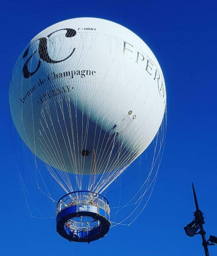 Suite Premium Le Figaro 1 Épernay Buitenkant foto