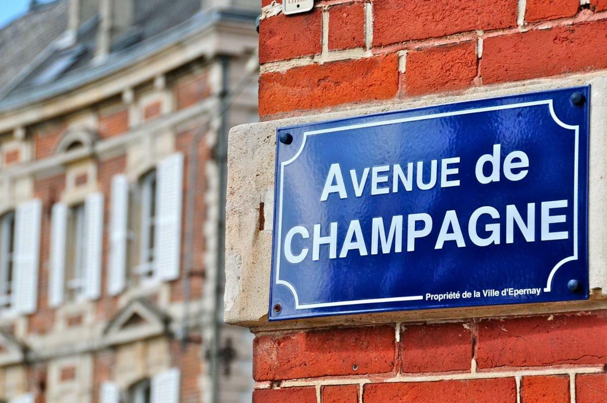 Suite Premium Le Figaro 1 Épernay Buitenkant foto