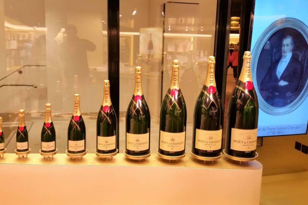 Suite Premium Le Figaro 1 Épernay Buitenkant foto