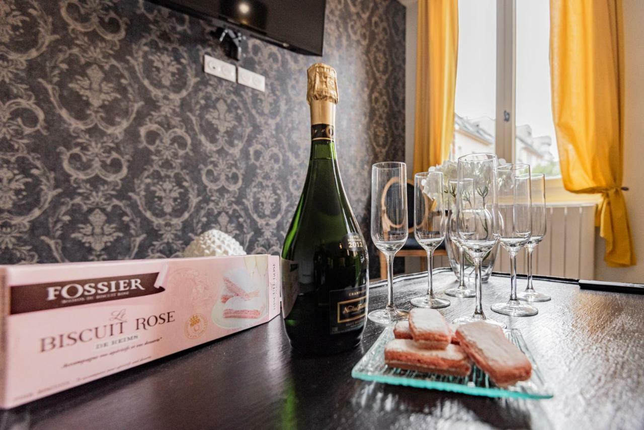 Suite Premium Le Figaro 1 Épernay Buitenkant foto